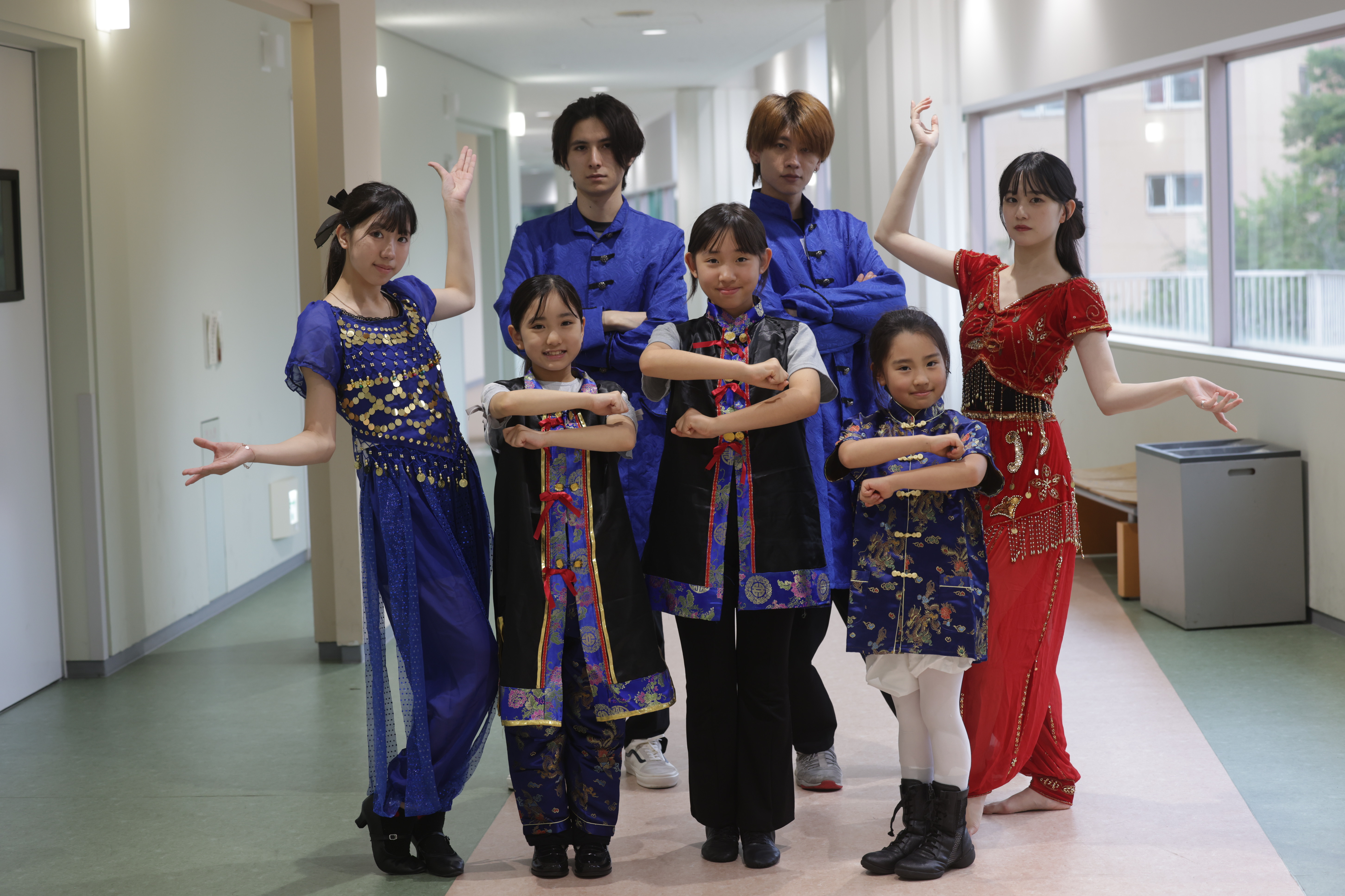 くるみ割り人形 舞台の様子 — 各国の踊りの衣装